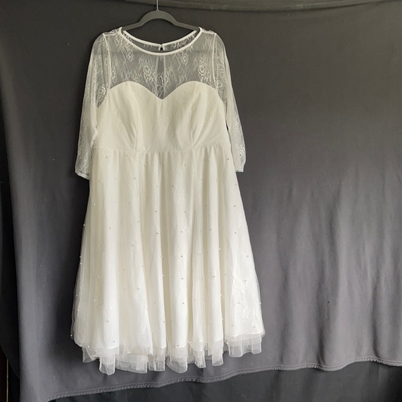 TORRID Ivory Lace Tea-length wedding dress, size 16, NWT - Picture 3 of 6